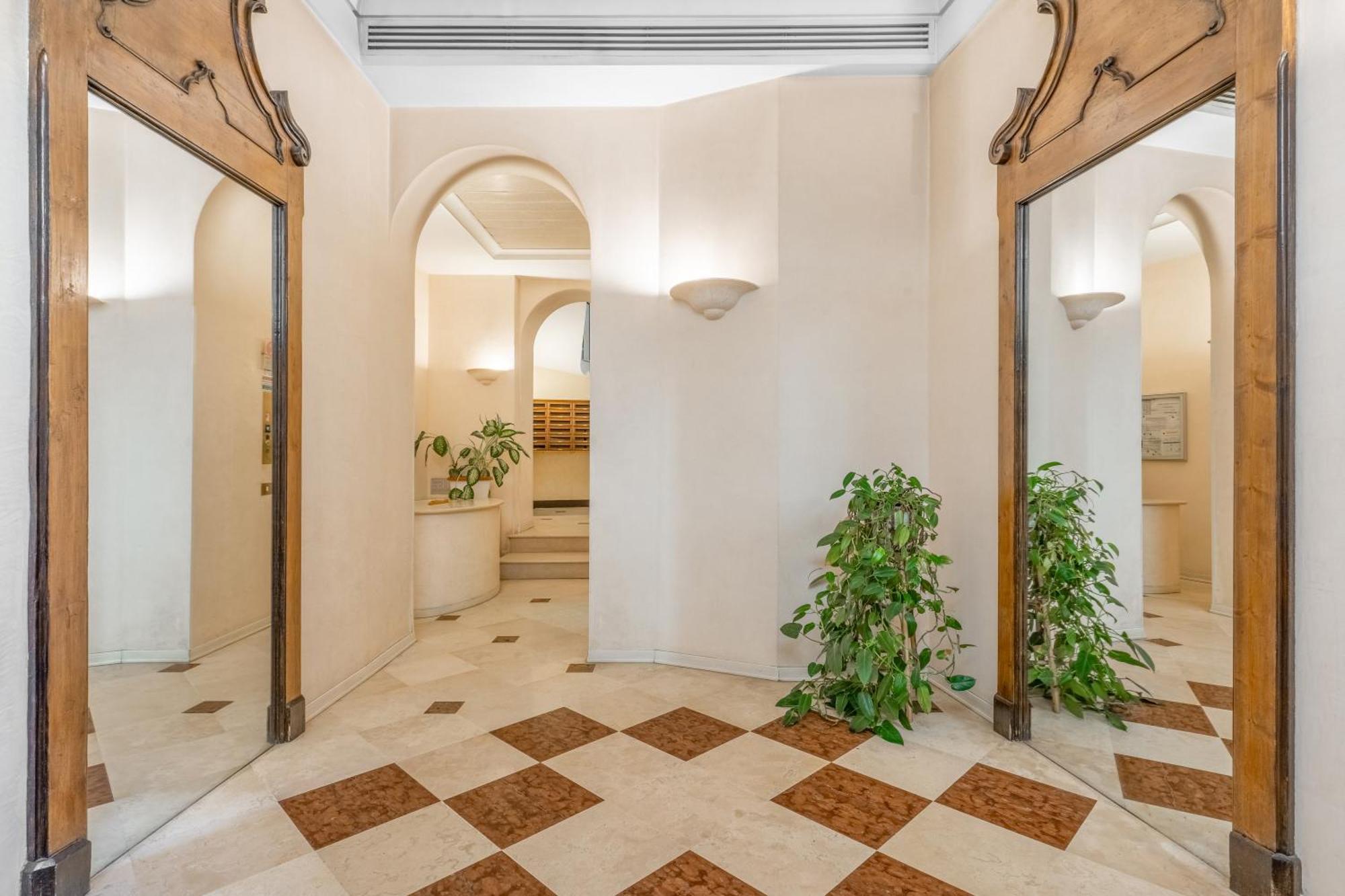 Central Luxurious Apartment Duomo A/C-Wi-Fi Free Milão Exterior foto